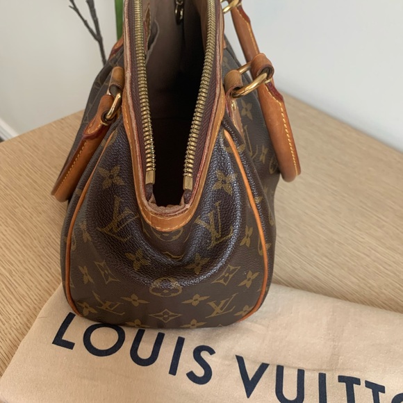 Louis Vuitton - Picture 2 of 16